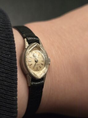 Vintage Swiss Mechanical Watch Girodac 17 Rubis Mini Ladies Watch